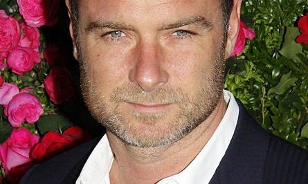 Liev Schreiber ou pas dans le rôle de Chris Benoît ?