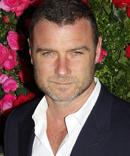 Liev Schreiber ou pas dans le rôle de Chris Benoît ?