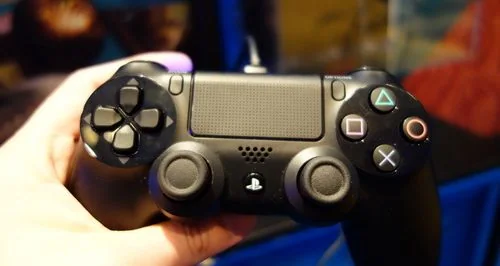 Notre test de la manette DUALSHOCK 4 et de la caméra de la PS4 de Sony