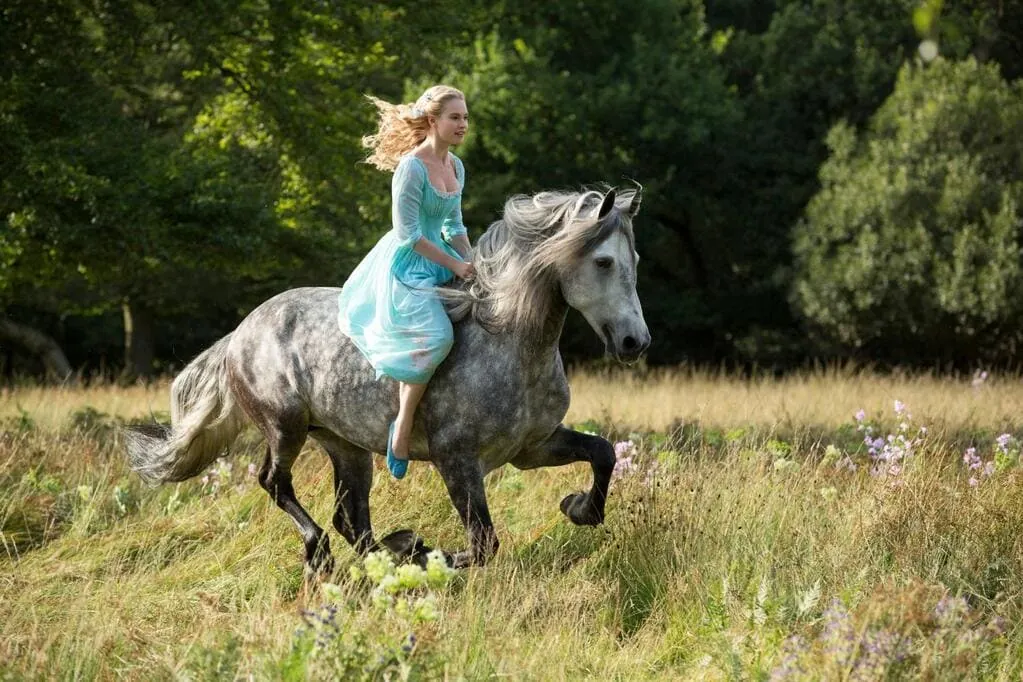 Première photo du tournage du film Cendrillon de Kenneth Branagh