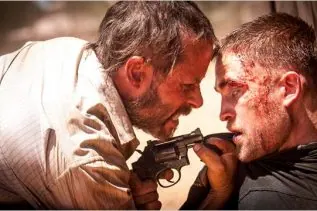 Trailer de The Rover avec Guy Pearce et Robert Pattinson 10 Trailer de The Rover avec Guy Pearce et Robert Pattinson