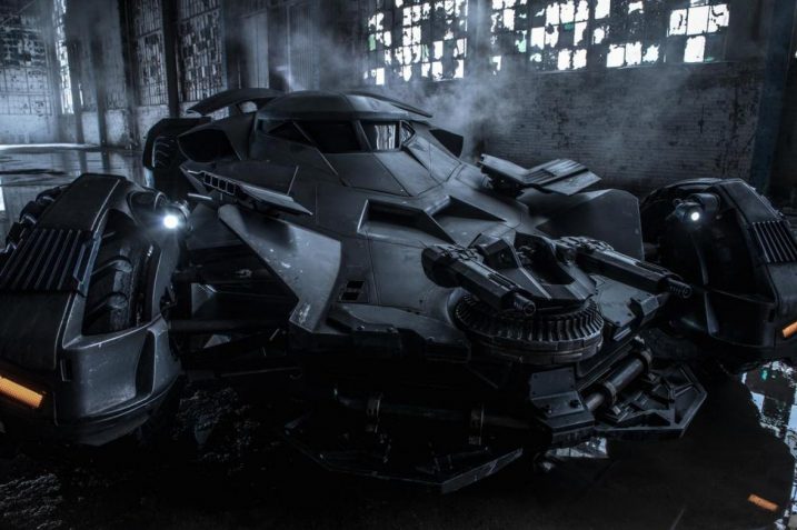 Photo officielle de la Batmobile version Snyder