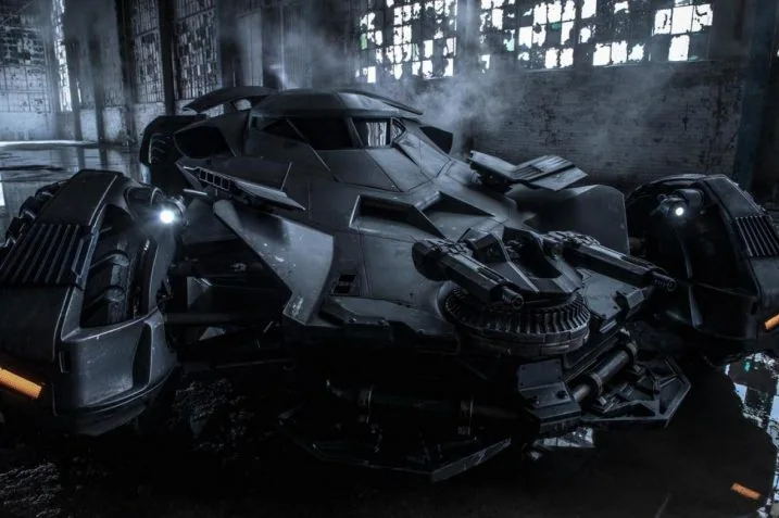 Photo officielle de la Batmobile version Snyder 17 Photo officielle de la Batmobile version Snyder