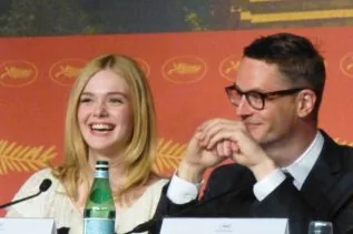 Conférence de presse de The Neon Demon au 69e festival de Cannes 16 Conférence de presse de The Neon Demon au 69e festival de Cannes