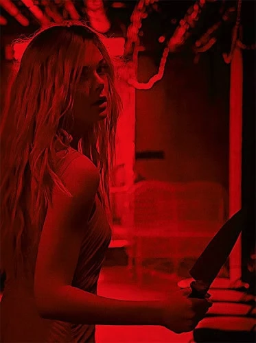 The Neon Demon 6 the-neon-demon- 3