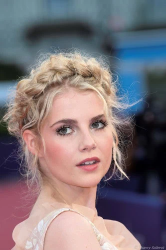 05-09-2016-25-lucy-boynton