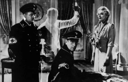 lagent-invisible-contre-la-gestapo-01