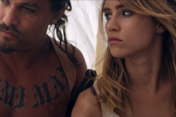 Nouveau trailer de The Bad Batch avec Suki Waterhouse et Jason Momoa 6 Nouveau trailer de The Bad Batch avec Suki Waterhouse et Jason Momoa