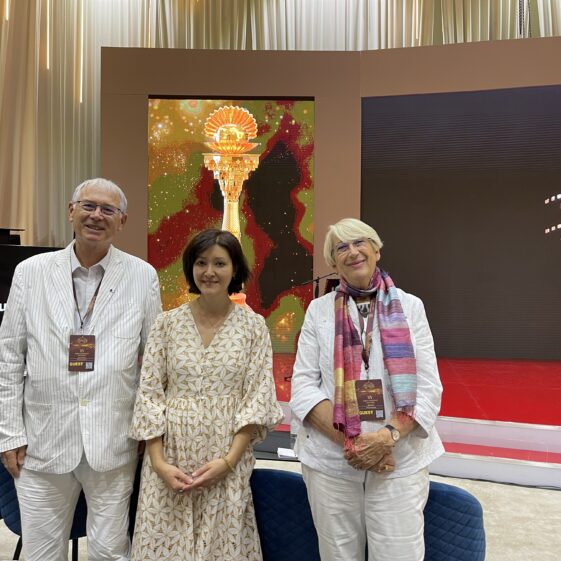Martine et Jean-Marc Thérouanne, dirigeants du Festival International des Cinémas d’Asie de Vesoul ont représenté la France au 14e Festival International du Film de Tachkent (Ouzbékistan)