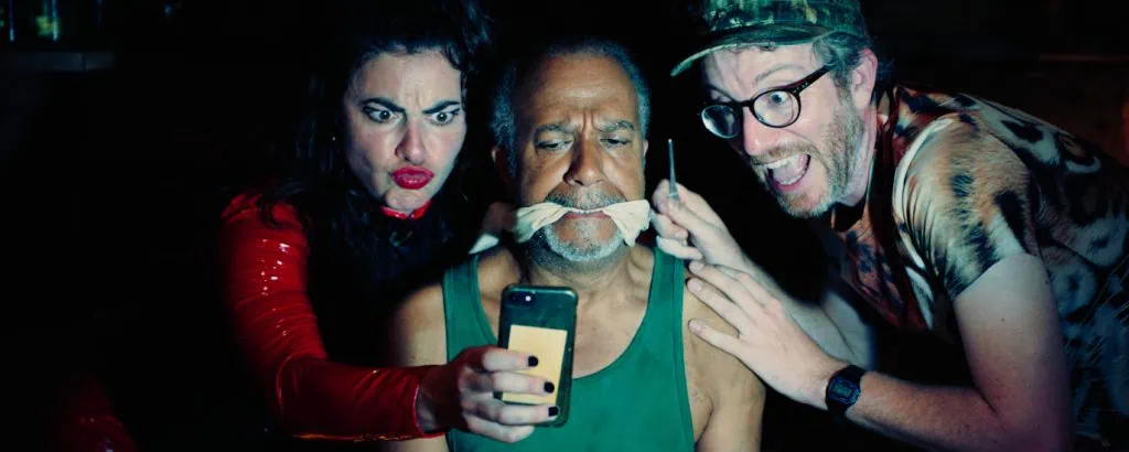 VADE RETRO : Antonin Peretjatko revisite le mythe du vampire avec humour 5 VADE RETRO : Antonin Peretjatko revisite le mythe du vampire avec humour