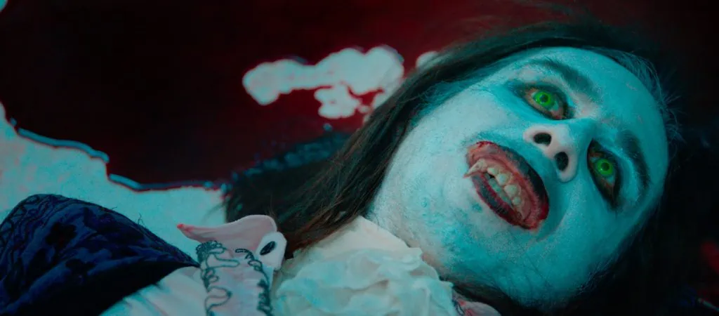 VADE RETRO : Antonin Peretjatko revisite le mythe du vampire avec humour 7 VADE RETRO : Antonin Peretjatko revisite le mythe du vampire avec humour