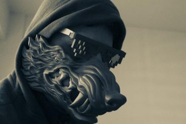 Trailer Muzzle: City of Wolves de John Stalberg Jr. 16 Trailer Muzzle: City of Wolves de John Stalberg Jr.