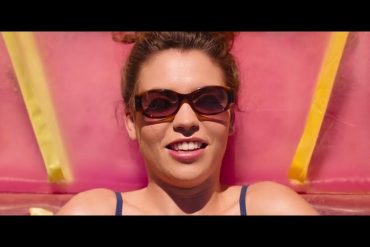 Bande annonce de The Deb : une comédie musicale australienne sur la quête de soi 16 Bande annonce de The Deb : une comédie musicale australienne sur la quête de soi