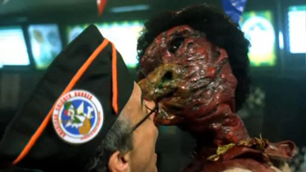 Critique de Poultrygeist : Night of the Chicken Dead 2 Critique de Poultrygeist : Night of the Chicken Dead