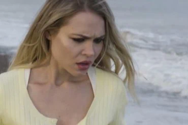 Bande annonce de Sharks vs. Mermaids : un requin-garou affronte des sirènes cannibales 10 Bande annonce de Sharks vs. Mermaids : un requin-garou affronte des sirènes cannibales