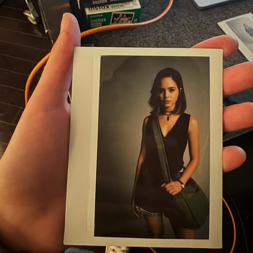 Buffy New Sunnydale annulée par Hulu : Sarah Michelle Gellar confirme la mauvaise nouvelle 5 Ryan Kiera Armstrong en costume de Tueuse dans Buffy New Sunnydale polaroid Instagram