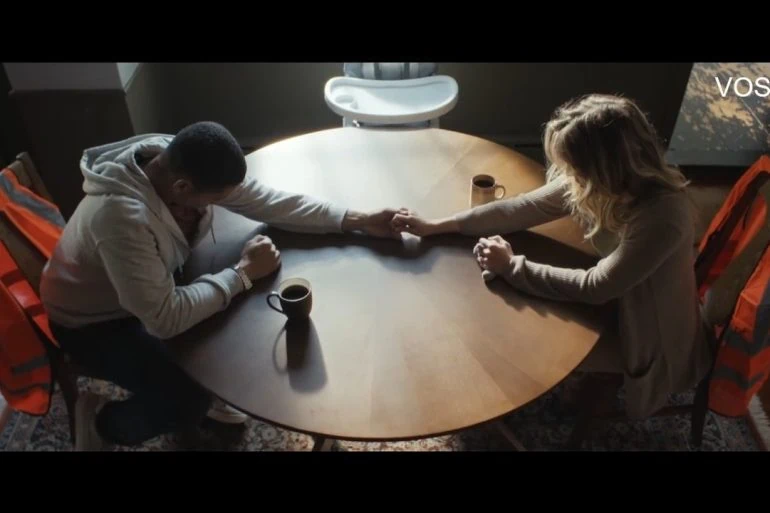 Bande annonce Imposters 2026 : thriller sci-fi avec Jessica Rothe à SXSW 12 Bande annonce Imposters 2026 : thriller sci-fi avec Jessica Rothe à SXSW