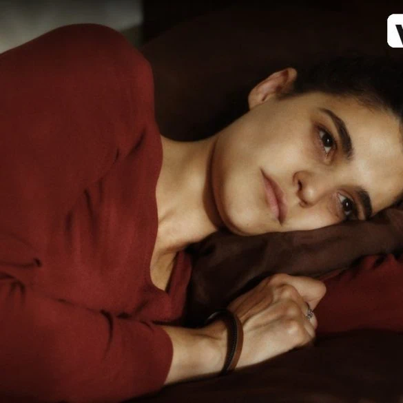 Bande annonce de À Voix Basse : un drame familial tunisien sous tension 1 Bande annonce de À Voix Basse : un drame familial tunisien sous tension