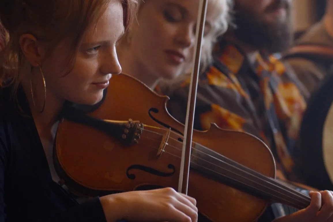 Bande-annonce de TRAD : violoniste prodige en quête de liberté musicale 1 Bande-annonce de TRAD : violoniste prodige en quête de liberté musicale