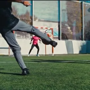 Bande annonce de Bombonera : le film de streetfoot de Syrine Boulanouar