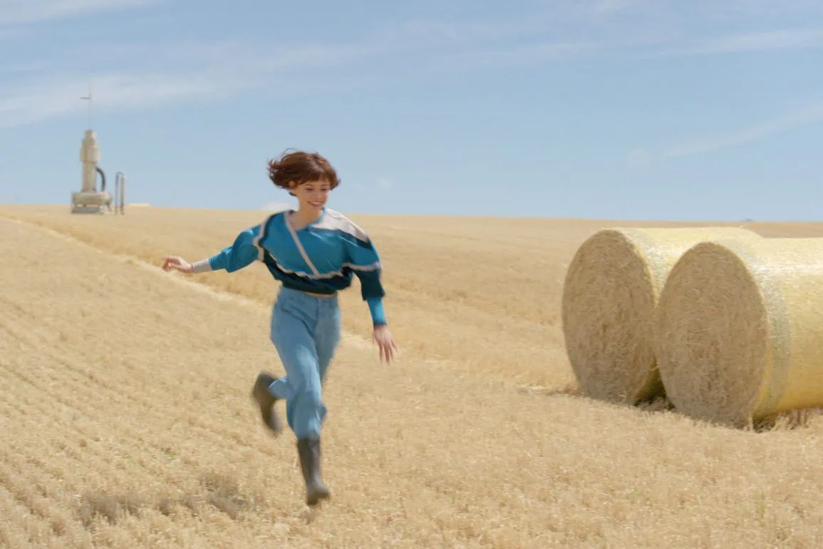 Bande annonce de Klara et le Soleil avec Jenna Ortega : Taika Waititi adapte Kazuo Ishiguro 1 Miniature de la bande-annonce du film Klara et le Soleil