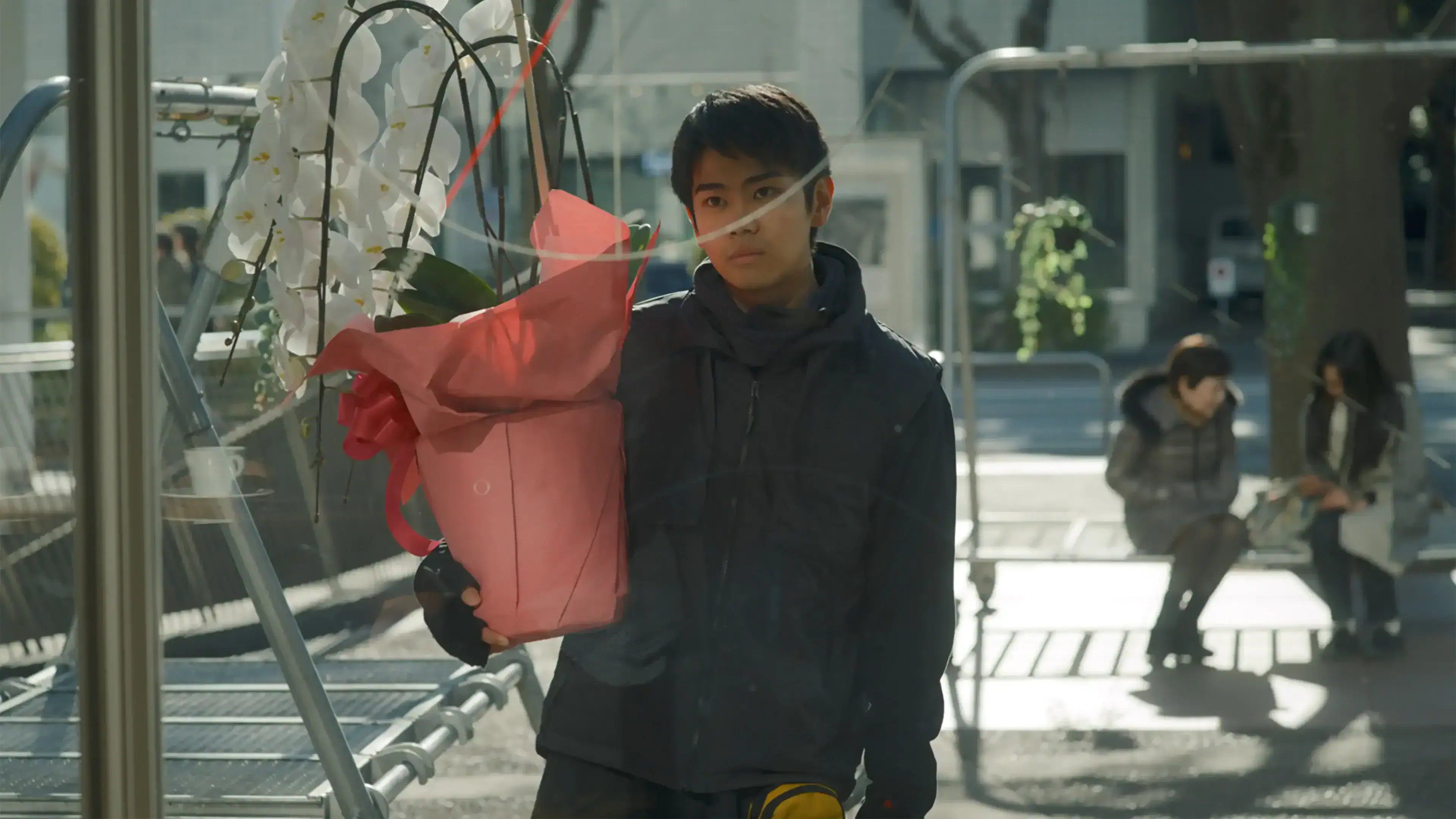Bande annonce de Des Fleurs pour Tokyo : drame familial au cœur de Shibuya 5 Scu00e8ne du film Des Fleurs pour Tokyo