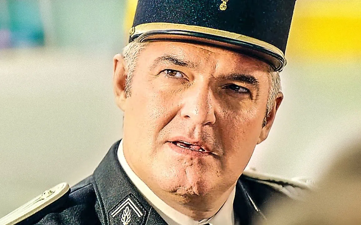 Bande-annonce de Les Gendarmes : la comédie de brigade annoncée pour août 2026 1 Miniature de la bande-annonce du film Les gendarmes