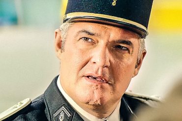 Bande-annonce de Les Gendarmes : la comédie de brigade annoncée pour août 2026 13 Miniature de la bande-annonce du film Les gendarmes