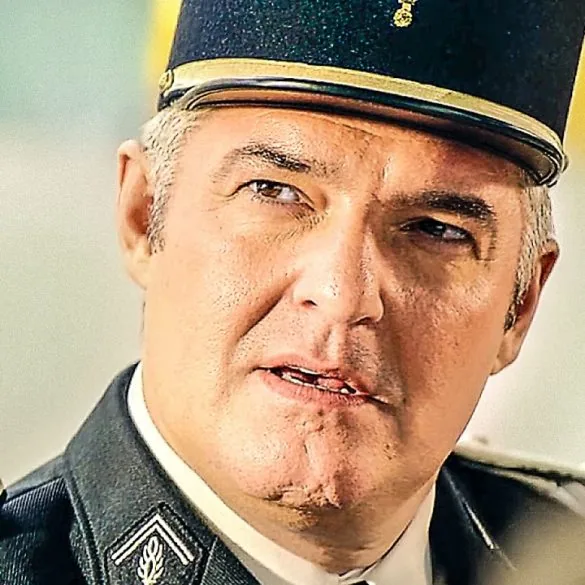 Bande-annonce de Les Gendarmes : la comédie de brigade annoncée pour août 2026 1 Miniature de la bande-annonce du film Les gendarmes