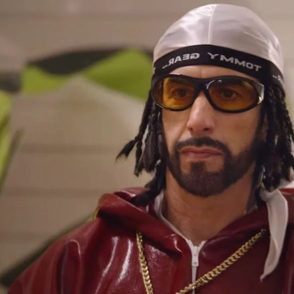 Nouvelle Bande annonce de Ali G: Who Iz I? (2026) : Sacha Baron Cohen relance son personnage culte aux États-Unis