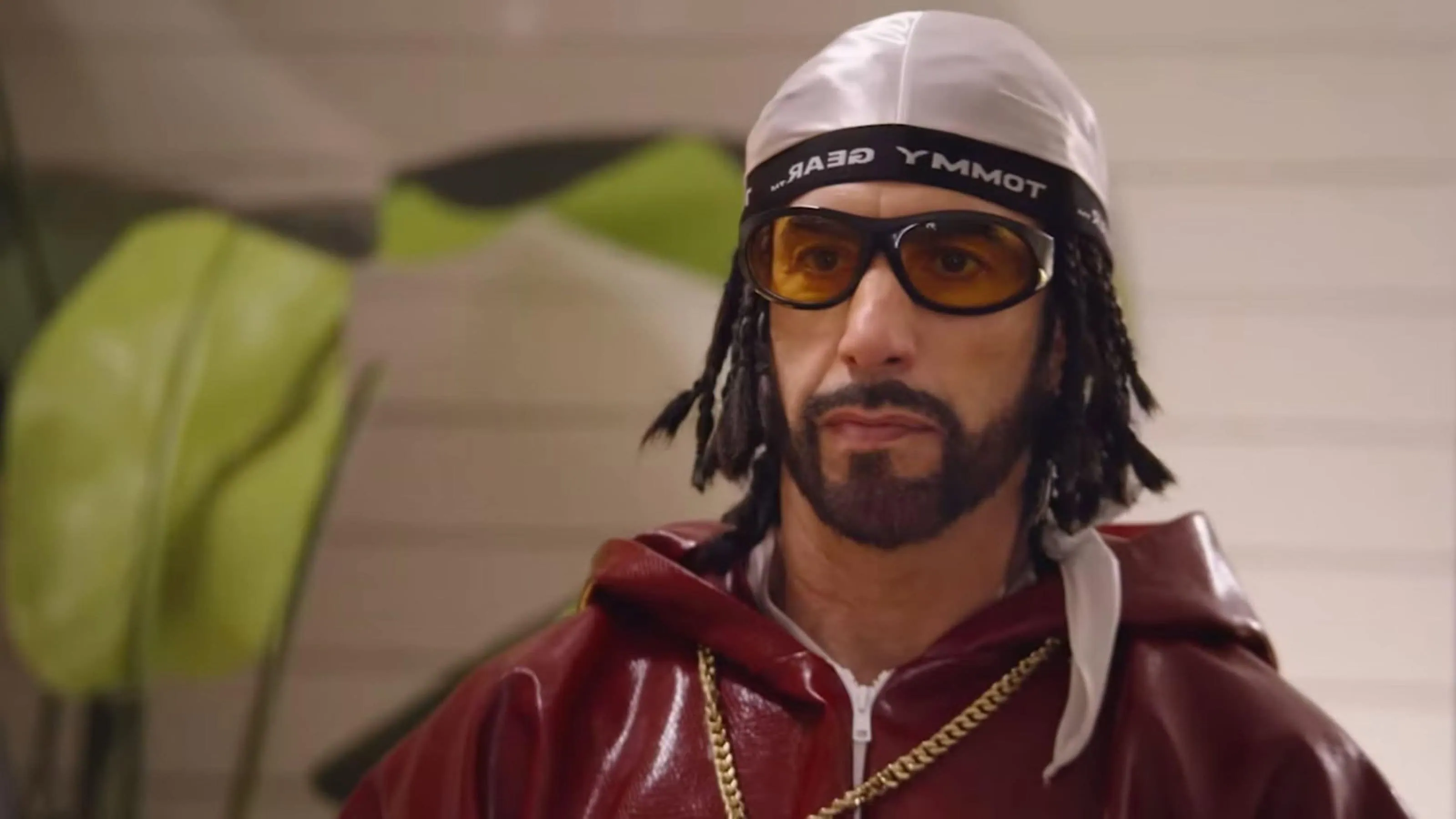 Nouvelle Bande annonce de Ali G: Who Iz I? (2026) : Sacha Baron Cohen relance son personnage culte aux États-Unis 3 Miniature de la bande-annonce du film Ali G: Who Iz I?