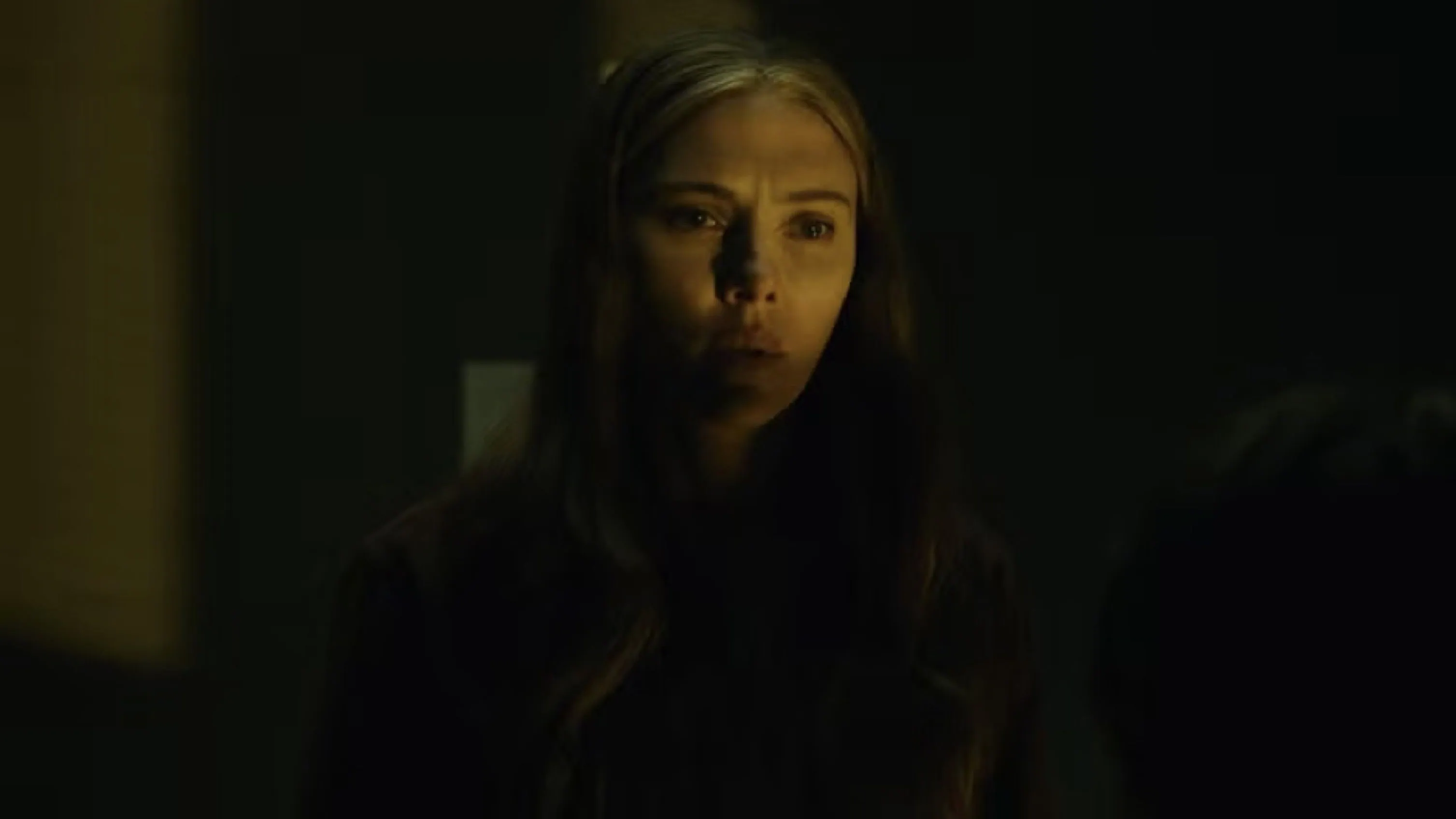 Teaser de The Exorcist: Martyrs (2027) : Mike Flanagan revisite la franchise avec Scarlett Johansson 3 Miniature de la bande-annonce du film The Exorcist: Martyrs
