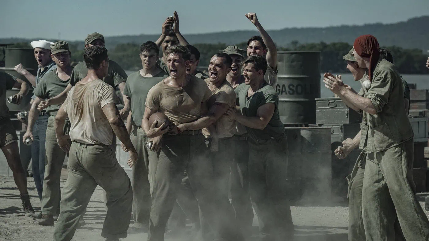 Bande annonce de The Mosquito Bowl (2026) : Peter Berg réunit sport et Seconde Guerre mondiale 2 Bande annonce de The Mosquito Bowl (2026) : Peter Berg réunit sport et Seconde Guerre mondiale