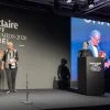 PARK Chan-wook reçoit le prix Aruna Vasudev des mains de Martine THEROUANNE, présidente du NETPAC, lors du 31e Busan International film Festival