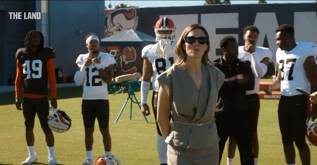 Bande-annonce de The Land : Dan Fogelman face à la NFL 4 Bande-annonce de The Land : Dan Fogelman face à la NFL